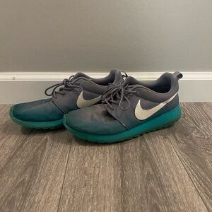 Women’s Nike Roshes